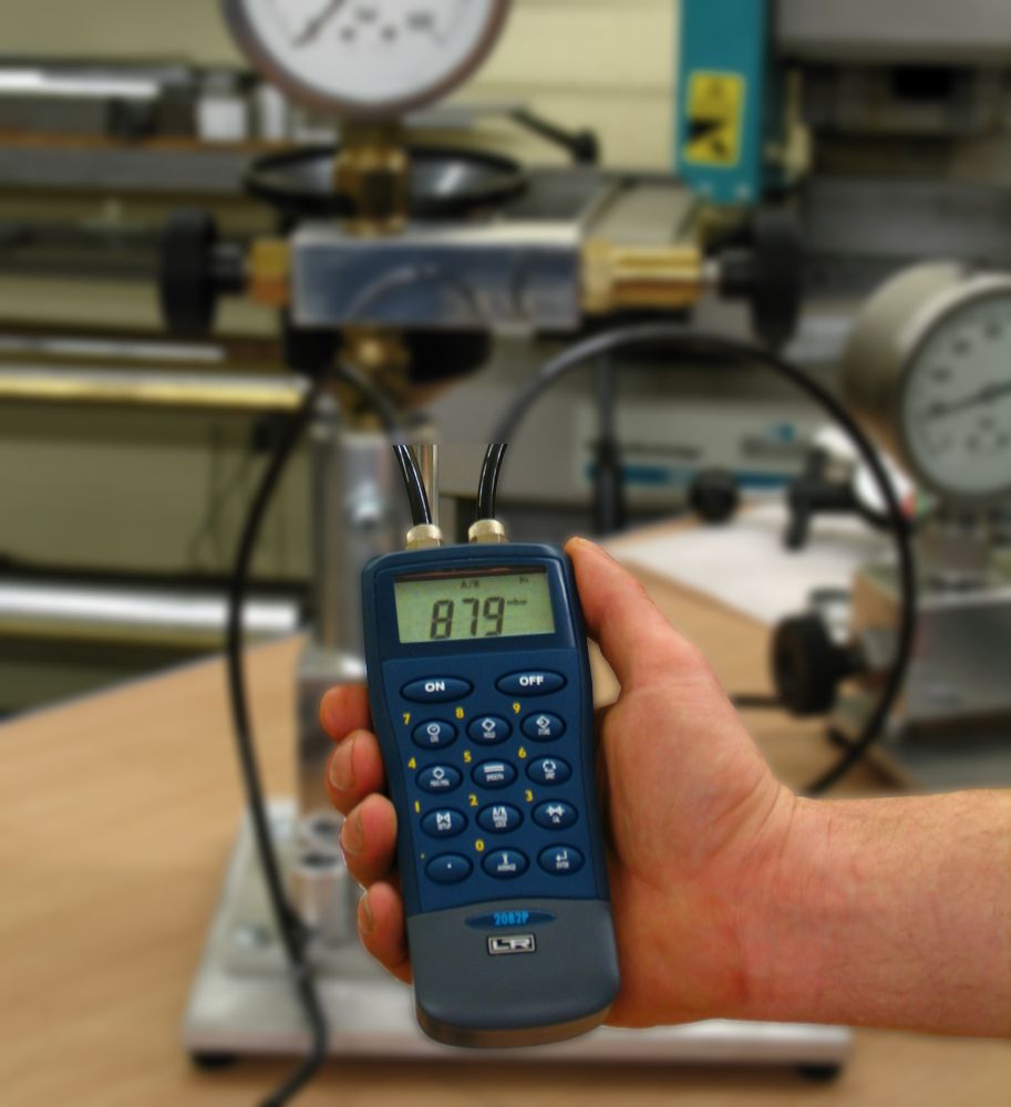Leitenberger series 2000 digital handheld manometer