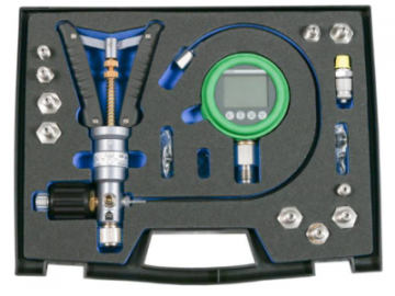Leitenberger Calibration digital pressure gauge kit with pump DM80